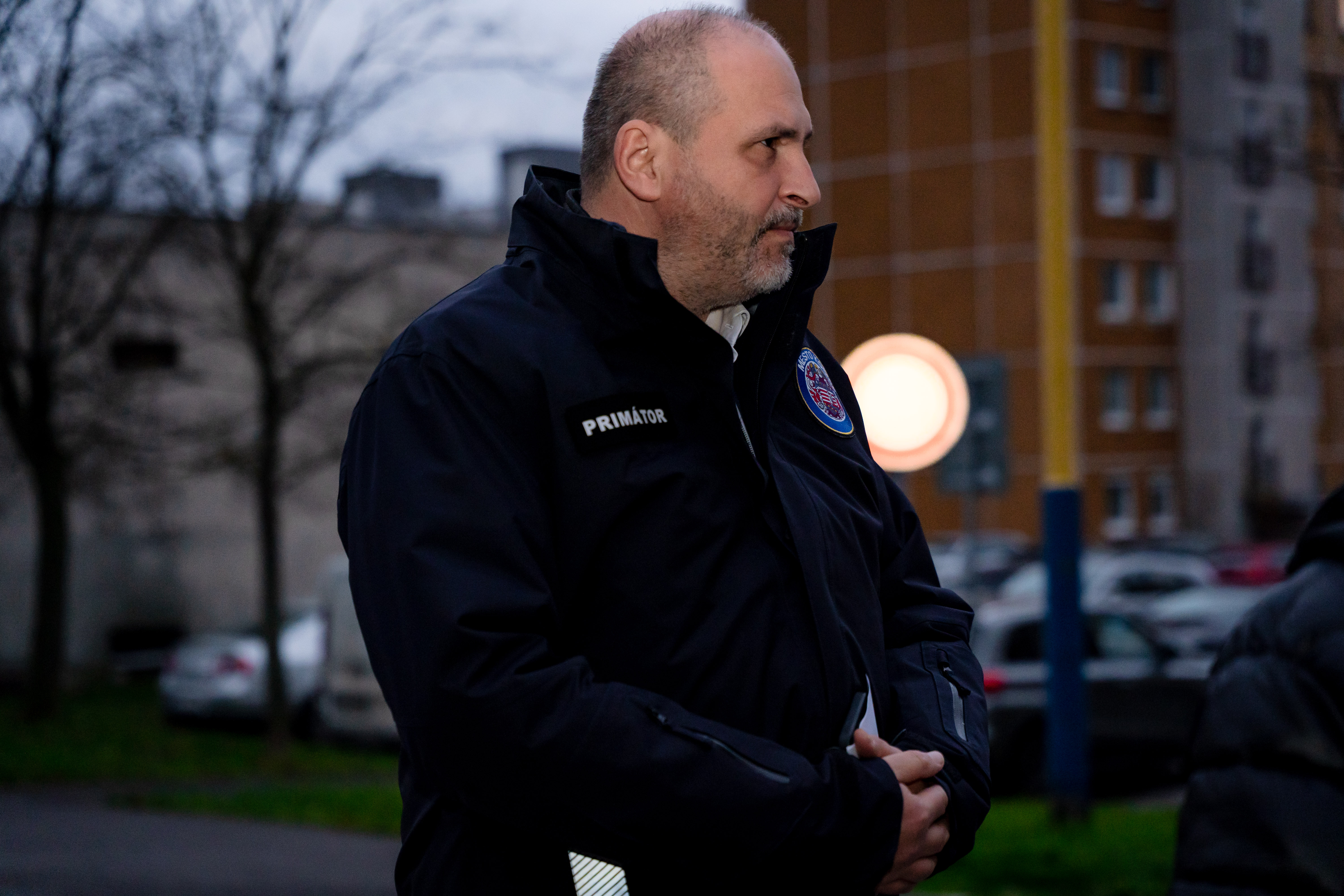 Na kus reci s primatorom-1